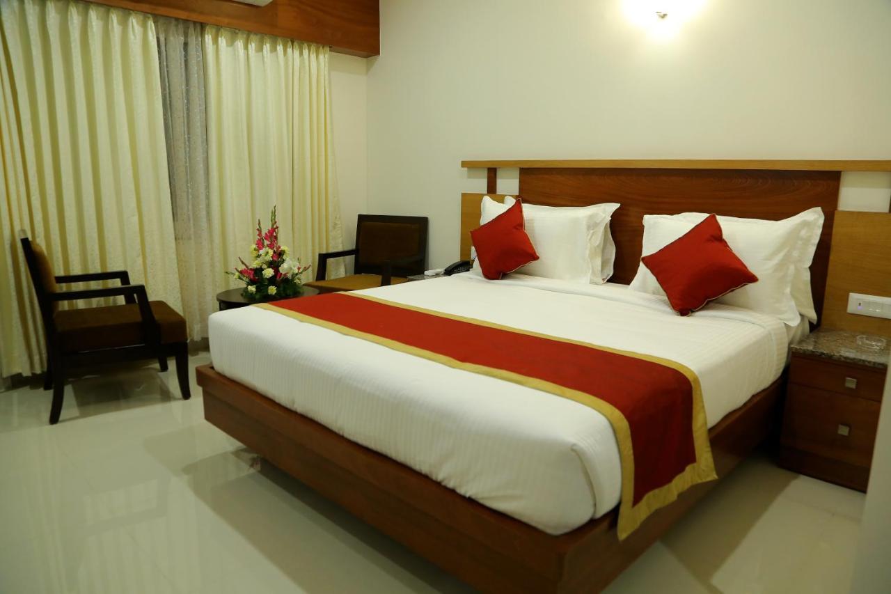Hotel U.T.Elegance Bangalore Luaran gambar